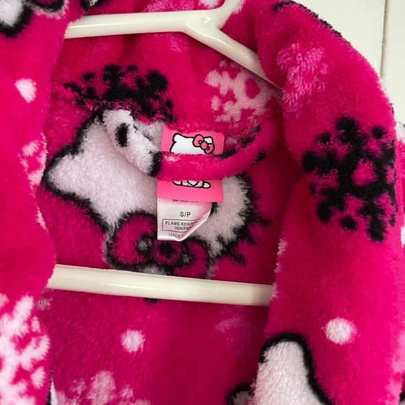 Hello Kitty Pink Plush Fleece Hooded Robe — Youth Size Small - Picture 2 of 4